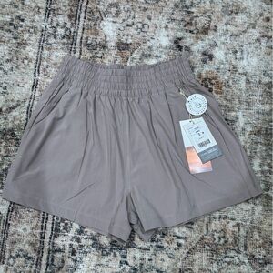 NWT Vuori villa willow grey shorts S